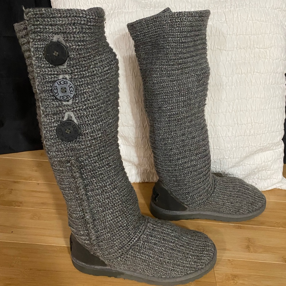 Grey Size 8 UGG Classic Cardy II Button Detailed Boots